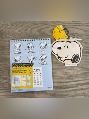 Peanuts Snoopy Standing Desk Calendar & Snoopy Coin Pouch